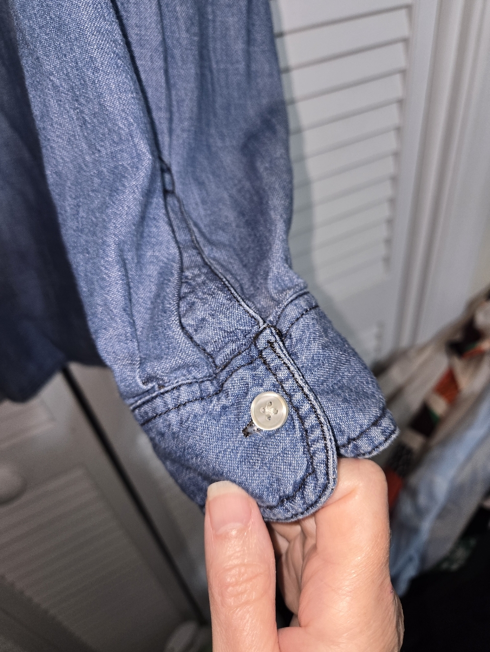 Old Navy Women's XXL The Classic Shirt Blue Denim Button-Up Shirt - Picture 4 of 12